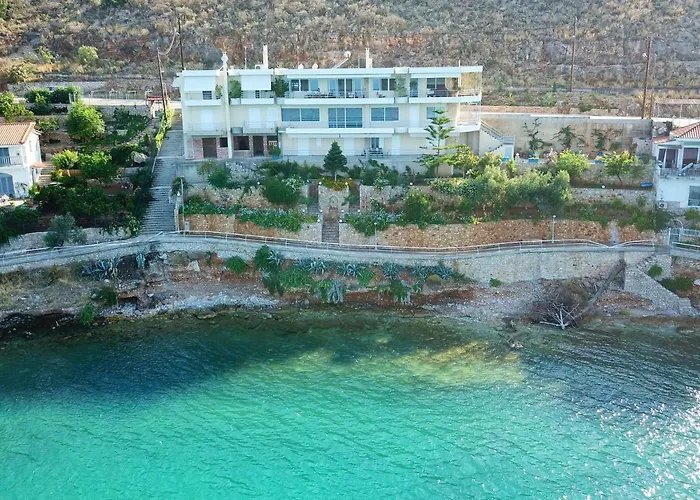 Luxurious Seaside Semesterbostad Kivérion