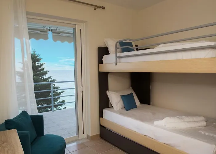 Luxurious Seaside Semesterbostad Kivérion